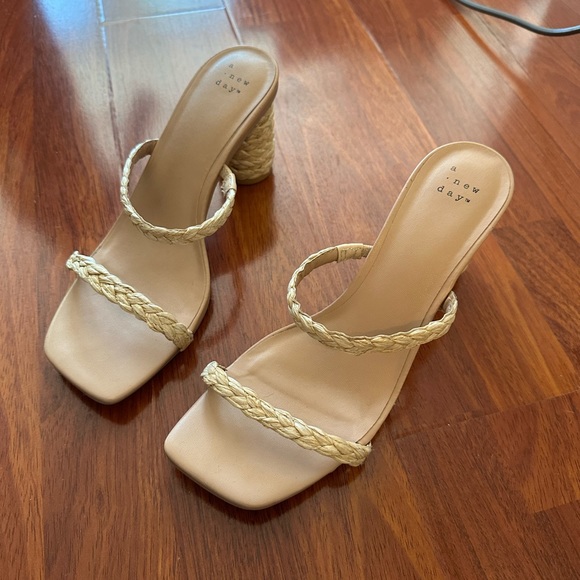 Worn once, target heels. Perfect for spring/summer. Square toe. Size 8.5. - Picture 2 of 3